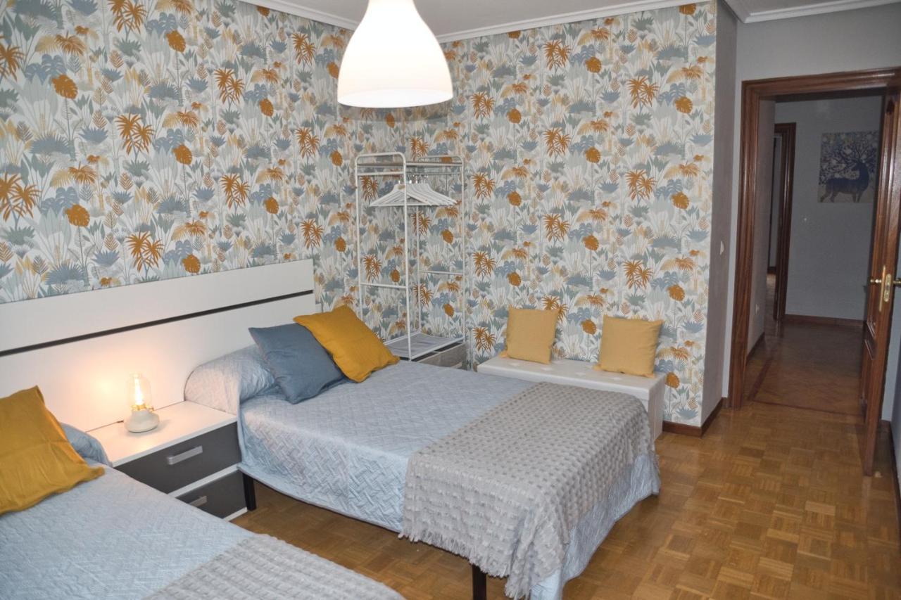 La Villa De Lore, Piso Completo Apto 6 Personas Con Garaje 阿维莱斯 外观 照片